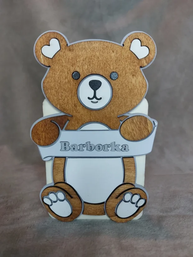 Dětská dřevěná pokladnička se jménem ve tvaru medvídka