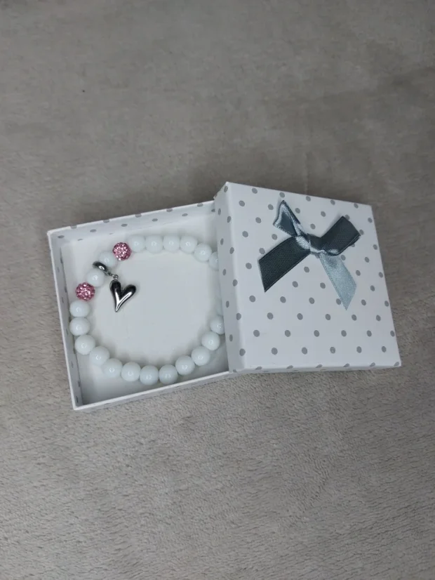 Skleněný náramek s přívěskem z chirurgické oceli - Barva: BÍLÁ - RŮŽOVÁ, Přívěšek: Srdce