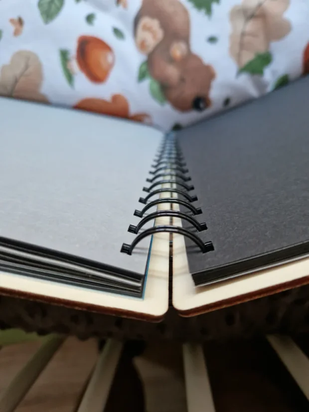 Dětské dřevěné fotoalbum se jménem | Pokladnice vzpomínek miminka - Album barvy čtvrtrky: Sv. modrá