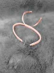 Pletený náramek s křížkem z chirurgické oceli