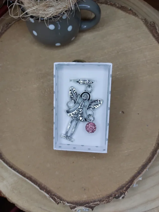 Klíčenka kovová Víla s barevným korálkem | Třpytivý dárek s kouzlem