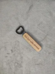 Gravírovaný otvírák na pivo z bukového dřeva na přání