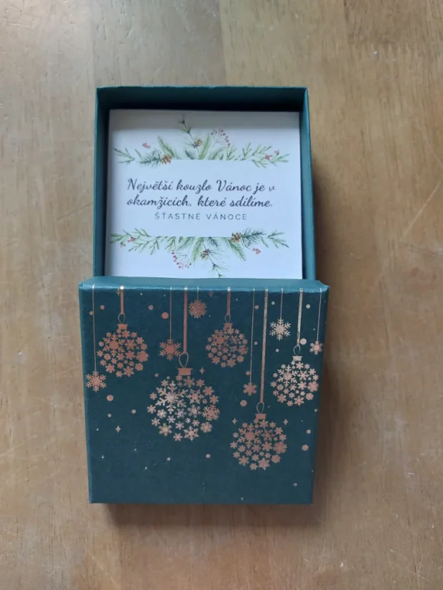 Dřevěná vánoční ozdoba se jménem | Radost z tradice