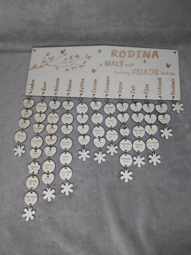 Narozeninový kalendář ze dřeva - Rodinný kalendář: Rodina. Tam kde život začíná a láska nikdy nekončí