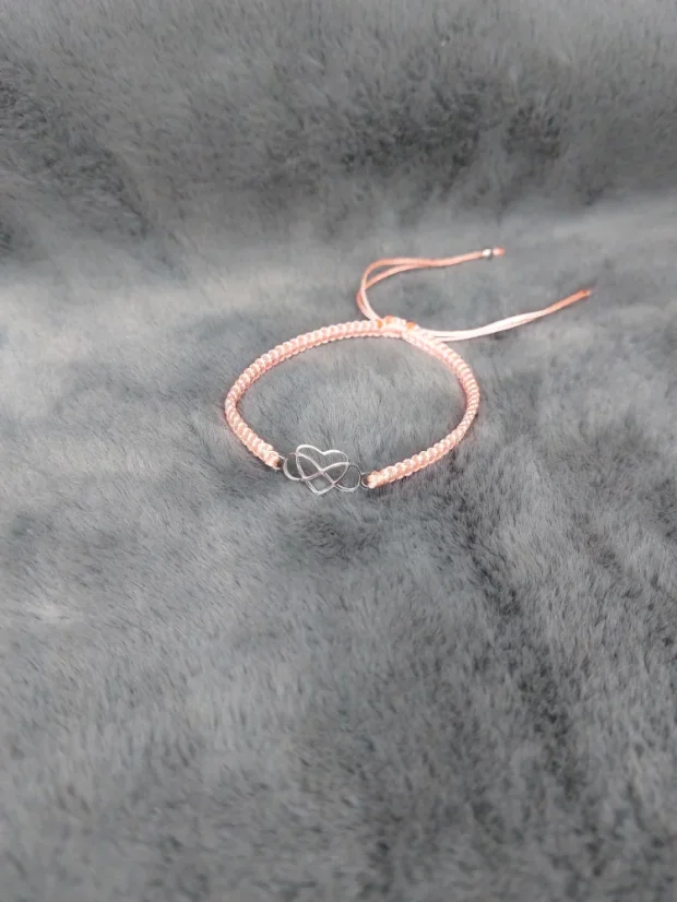 Pletený náramek nekonečno propletené se srdcem z chirurgické oceli