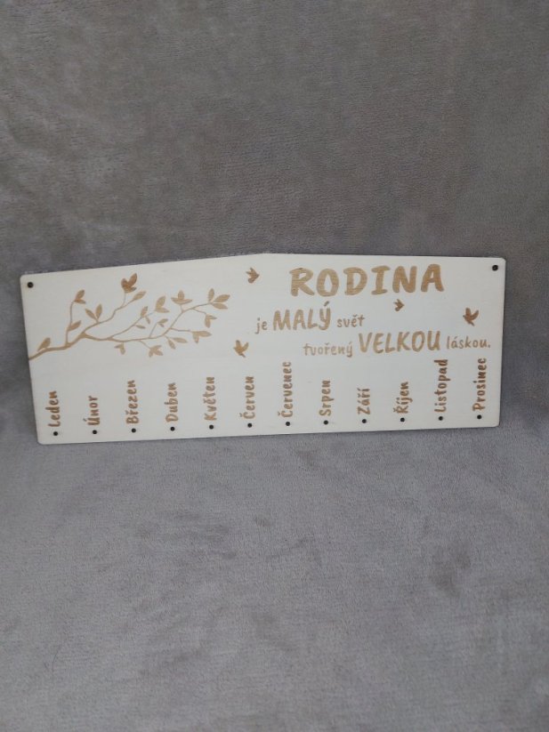 Narozeninový kalendář ze dřeva - Rodinný kalendář: Rodina. Tam kde život začíná a láska nikdy nekončí