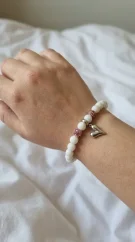 Skleněný náramek s přívěskem z chirurgické oceli