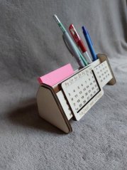 Stojánek na psací potřeby s nekonečným kalendářem