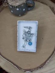 Klíčenka kovová Víla s barevným korálkem | Třpytivý dárek s kouzlem