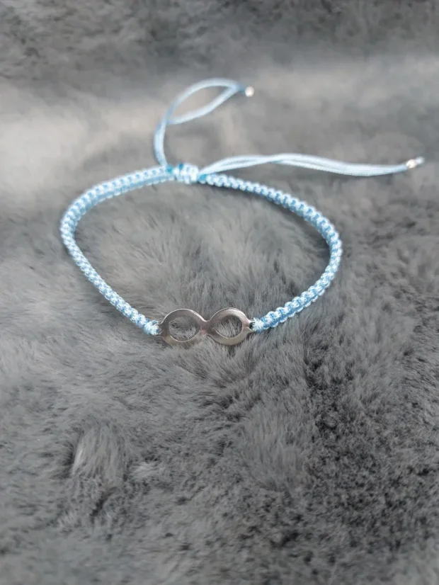 Pletený náramek s nekonečnem z chirurgické oceli