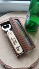 Gravírovaný otvírák na pivo z bukového dřeva na přání