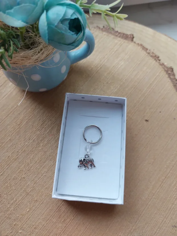 Mini klíčenka s přívěskem | Malý talisman pro každý den