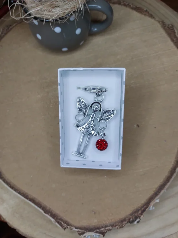 Klíčenka kovová Víla s barevným korálkem | Třpytivý dárek s kouzlem