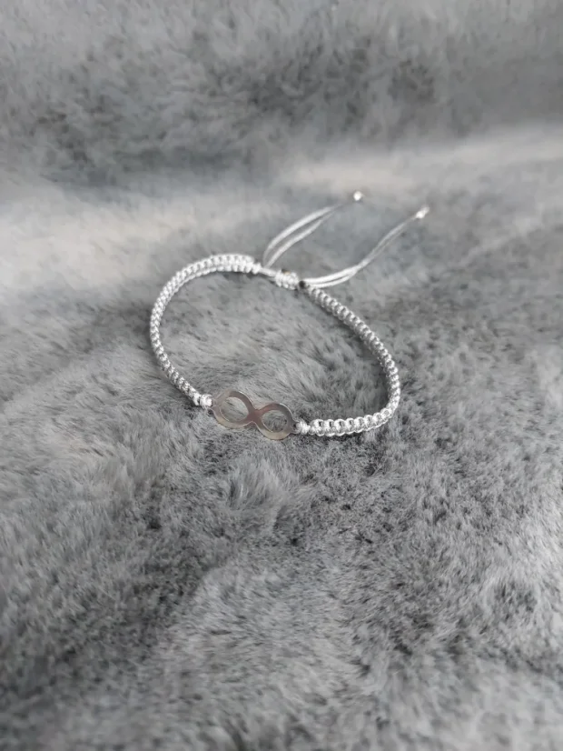 Pletený náramek s nekonečnem z chirurgické oceli