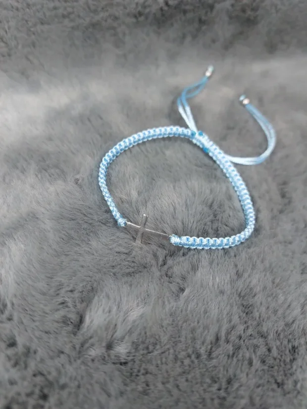 Pletený náramek s křížkem z chirurgické oceli