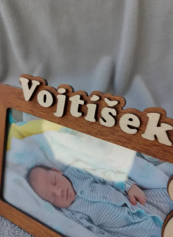 Dřevěný rámeček na fotku miminka | S porodními údaji a jménem