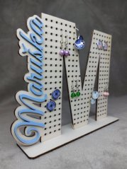 Stojánek na náušnice se jménem