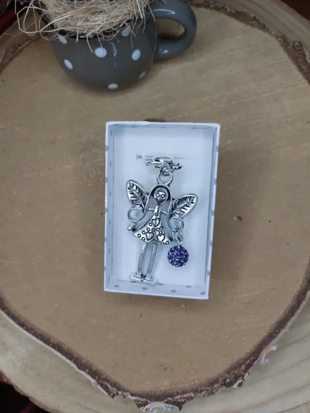 Klíčenka kovová Víla s barevným korálkem | Třpytivý dárek s kouzlem