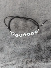 Pletený náramek se jménem