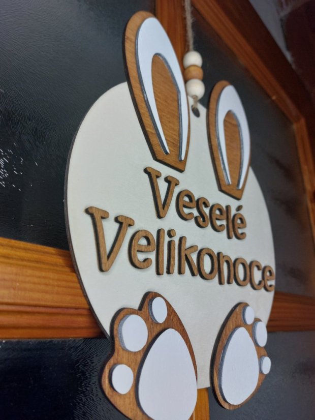 Kulatá velikonoční cedule na dveře s nápisem "Veselé Velikonoce" - Nápis písmenek: Palisandr