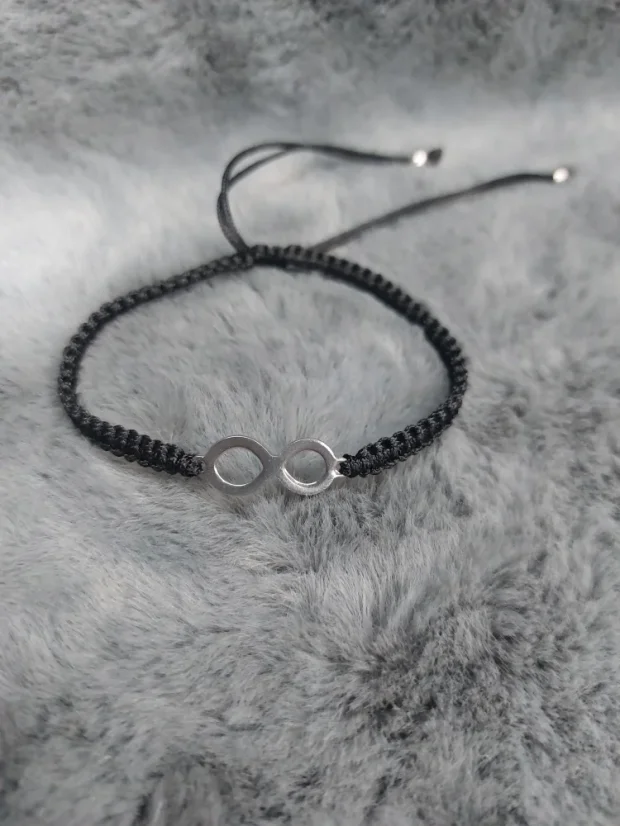 Pletený náramek s nekonečnem z chirurgické oceli