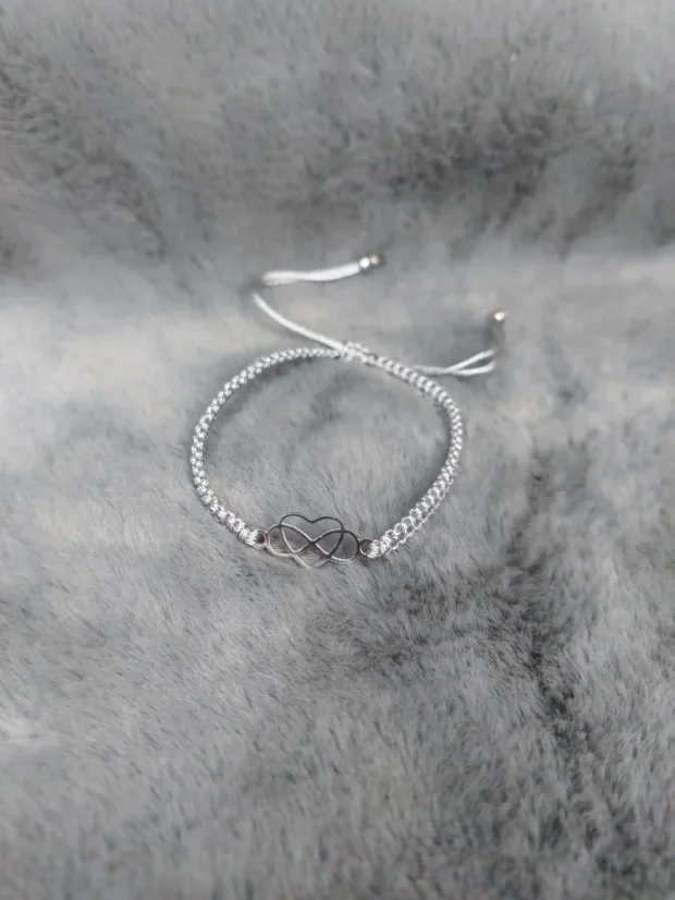 Pletený náramek nekonečno propletené se srdcem z chirurgické oceli