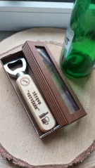 Gravírovaný otvírák na pivo z bukového dřeva na přání