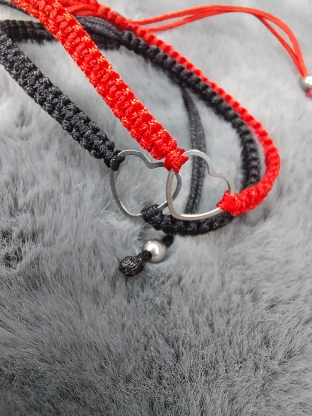 Pletený náramek se srdcem z chirurgické oceli